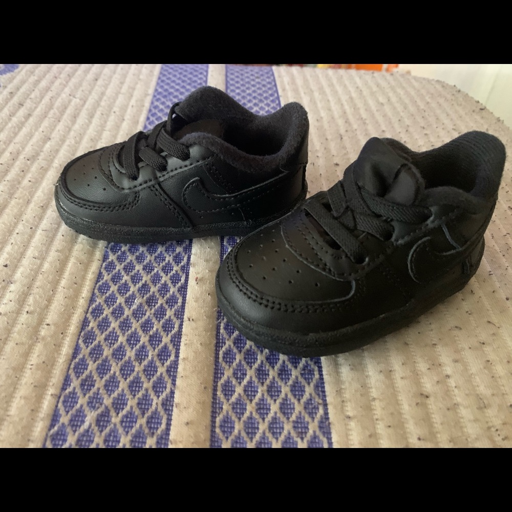 Baby shoes hit me up